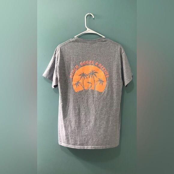 NWOT … GILDAN “Size: M” Beach … Booze & Besties T-Shirt - Picture 2 of 4